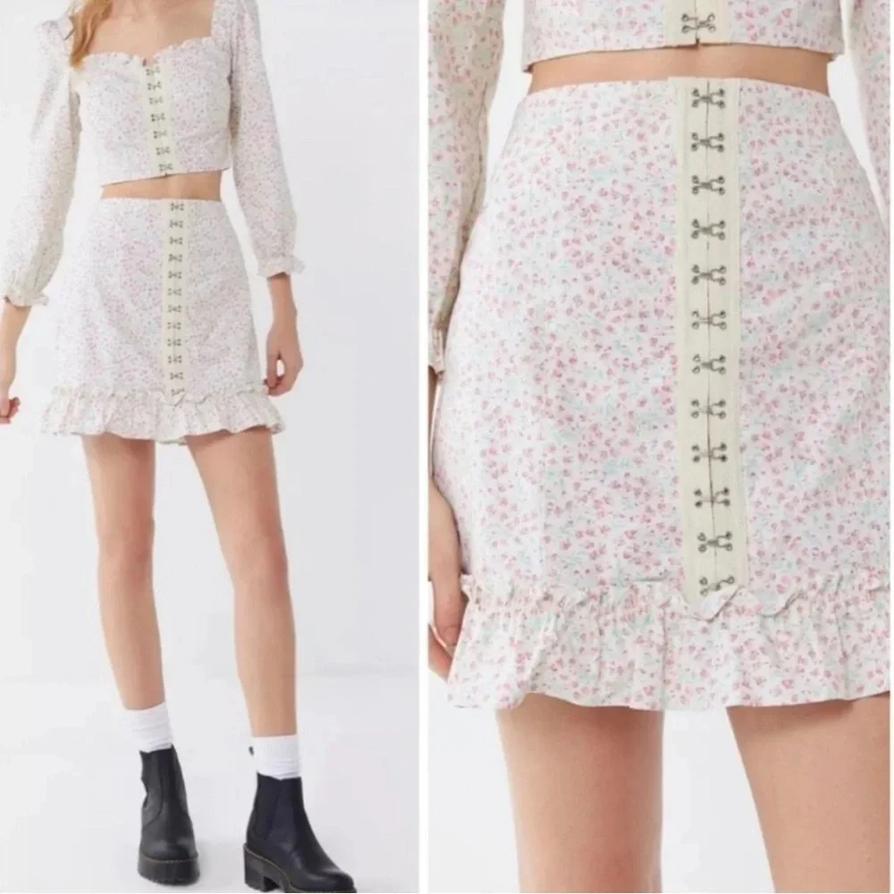 Urban Outfitters Love Struck Floral Hook + Eye Coquette Kawaii Mini Skirt | XS